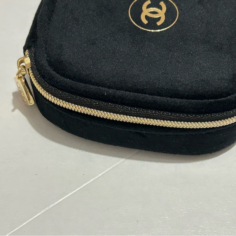 Chanel Mini Pouch - Picture 2 of 4